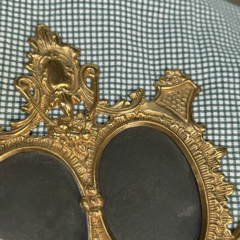 Vintage Victorian Style Brass Ornate Oval Double Photo Easel Picture Frame